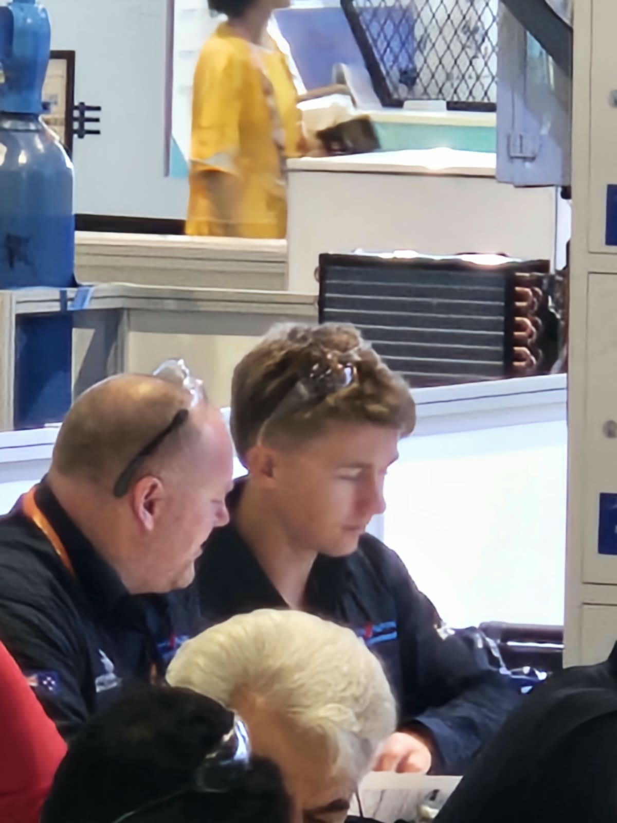 Day 3. Expert and compatriot competitor communication period of 20 minutes. (No other direct communication allowed in the workshop)